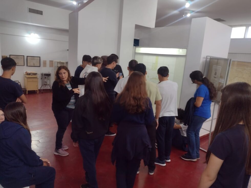 ESTUDIANTES DE LA ESCUELA SECUNDARIA Nº 3 VISITARON EL MUSEO HISTÓRICO