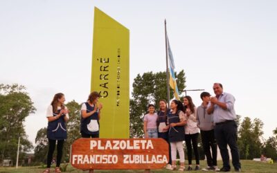 GARRÉ VIVIÓ UNA NOCHE ESPECIAL CON LA IMPOSICIÓN DEL NOMBRE A LA PLAZOLETA, LA PRESENTACIÓN DE LAS LUMINARIAS Y EL ENCENDIDO DEL ÁRBOL DE NAVIDAD