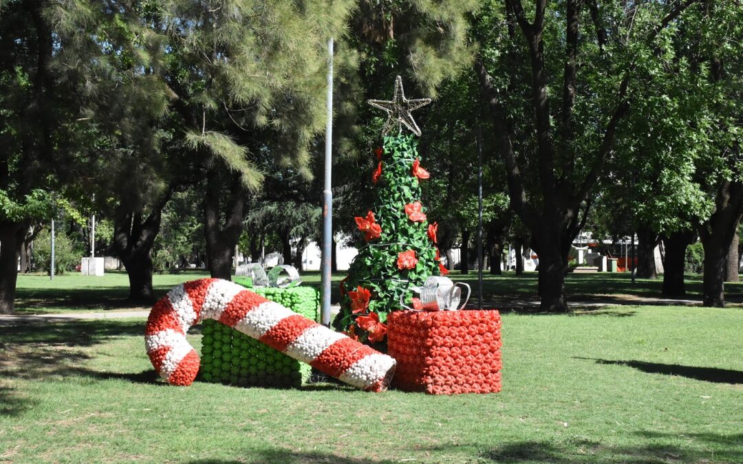 LAS PLAZAS DE LA CIUDAD, LOS ACCESOS Y EL INGRESO A LA AMPLIACIÓN URBANA TENDRÁN SUS ARBOLITOS DE NAVIDAD