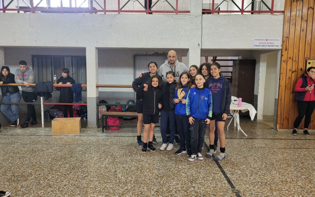 ALUMNAS DE CESTOBALL MUNICIPAL PARTICIPARON EN MACACHÍN DE UN TORNEO SUB 14: EL EQUIPO TRENQUE AZUL SE QUEDÓ CON EL TERCER PUESTO