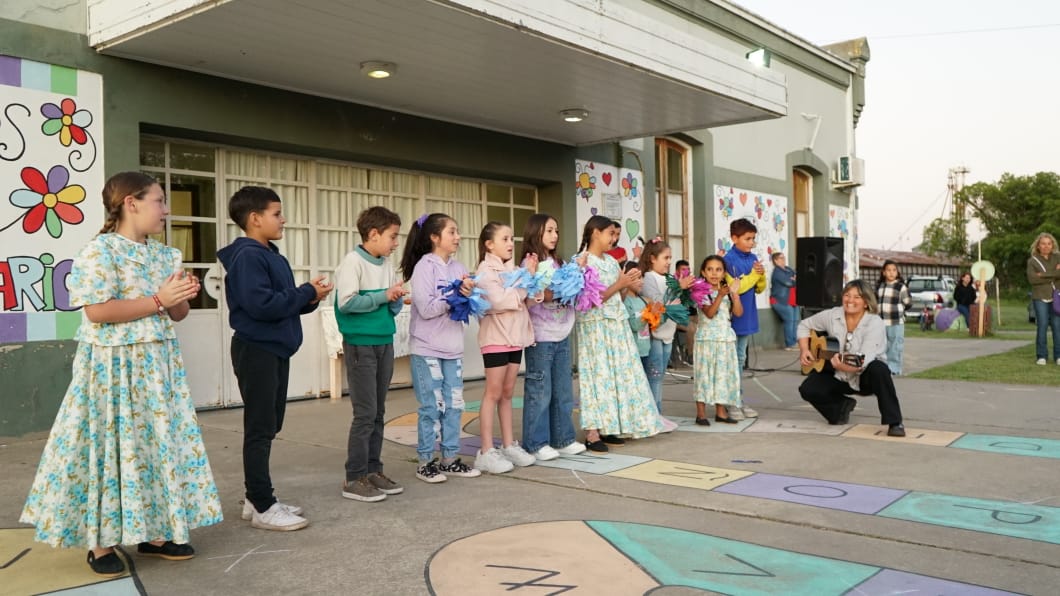 EXPOSICIÓN DE TRABAJOS, ENTREGA DE CERTIFICADOS Y NÚMEROS ARTÍSTICOS, EN EL ACTO DE FIN DE CICLO 2024 DE LA ESCUELA MUNICIPAL DE BERUTI Y TALLERES DE CULTURA