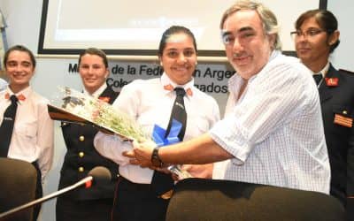 Fernández participó de un reconocimiento a las mujeres del cuerpo activo de Bomberos