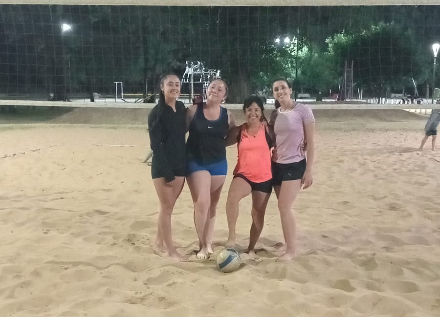 OLIMPÍADAS DE VERANO 2025: DECANO SE CONSAGRÓ CAMPEÓN DEL TORNEO DE BEACH VÓLEY FEMENINO