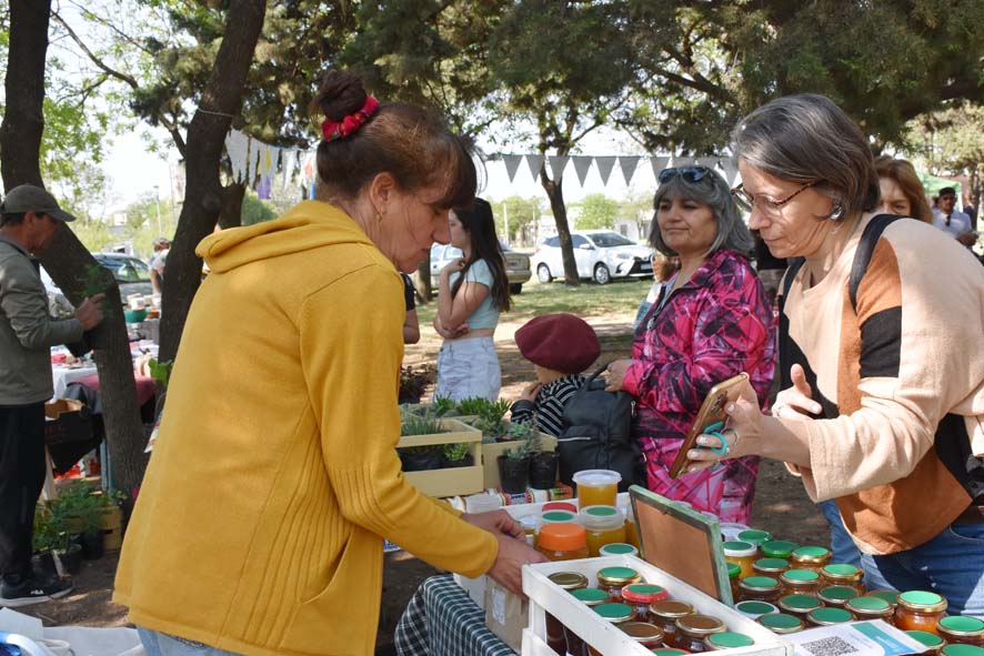 EL PRÓXIMO SÁBADO (12) HABRÁ FERIA ECOFINES TRADICIONAL EN LA PLAZOLETA ALMIRANTE BROWN