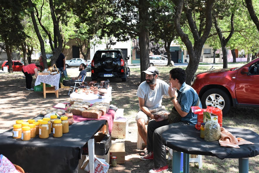 MAÑANA (SÁBADO) HABRÁ FERIA ECOFINES Y ESTARÁ EL PUESTO DE ECOCANJE EN LA PLAZOLETA ALMIRANTE BROWN