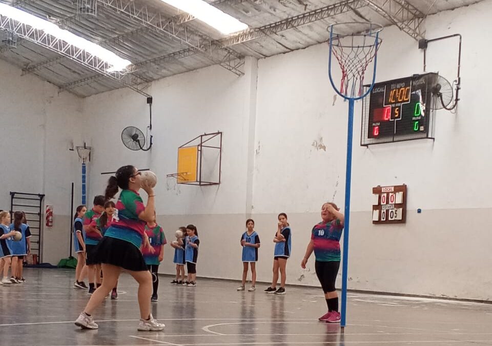 LA ESCUELITA MUNICIPAL DE CESTOBALL, EN SUS DISTINTAS CATEGORÍAS, PARTICIPÓ DE UN AMISTOSO EN TRES LOMAS