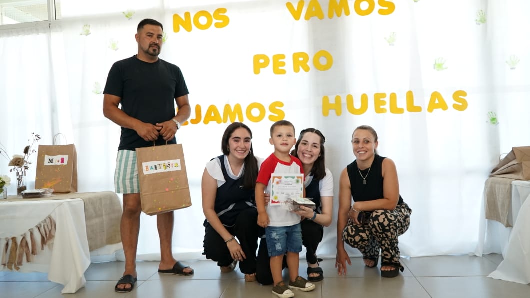 CON UNA EXPOSICIÓN DE DIBUJOS, MENSAJES Y ENTREGA DE DIPLOMAS, EL JARDÍN MATERNAL TRAVESURAS, TURNO TARDE, TAMBIÉN TUVO SU ACTO DE FIN DE CURSO