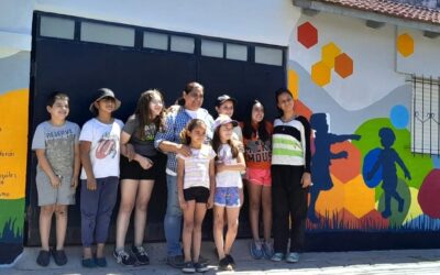 LOS CHICOS/AS DEL SEMILLERO DE LA EMAC TERMINARON SU MURAL EN EL BARRIO LOS ROBLES