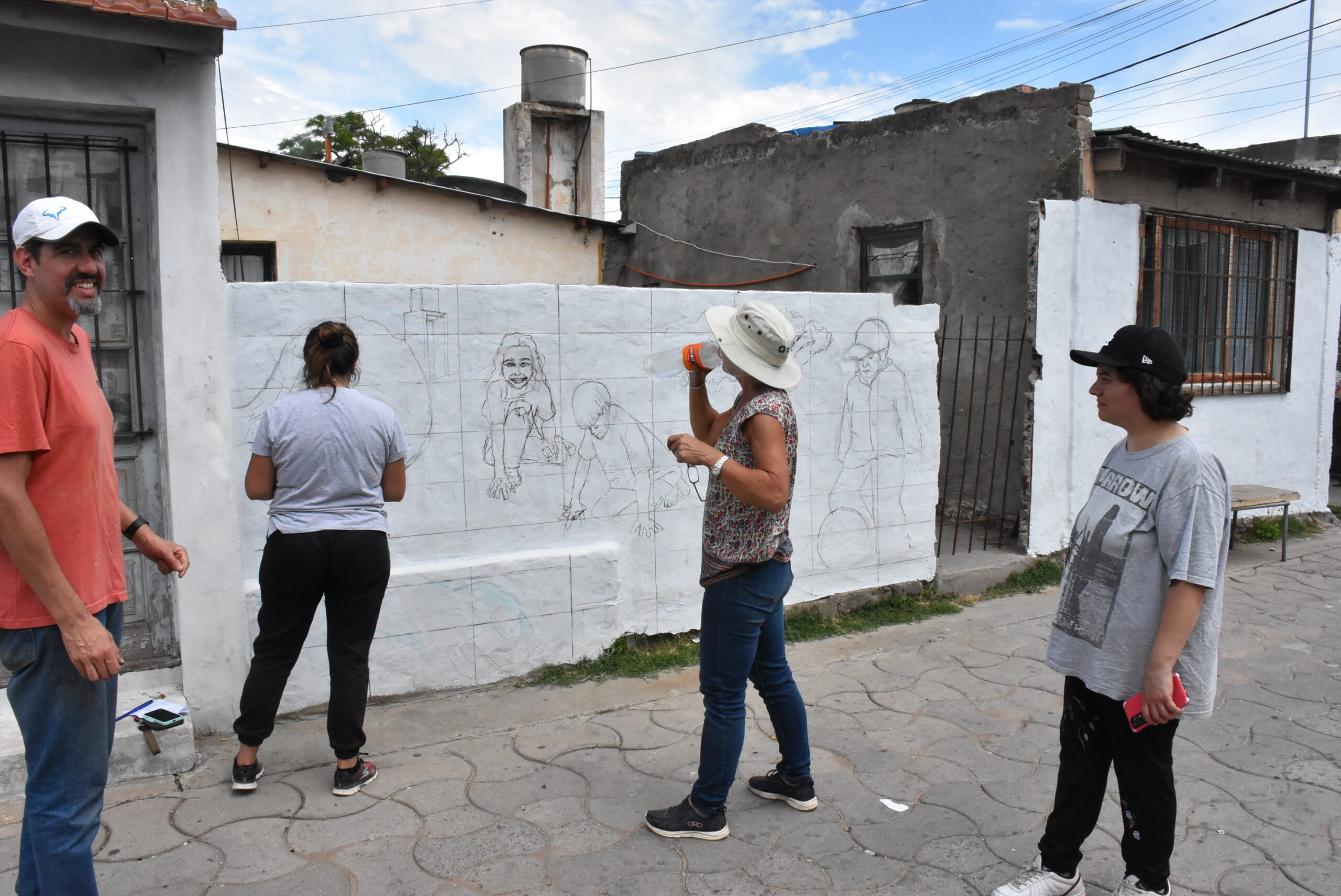 LOS PRIMEROS TRAZOS EN LAS PAREDES DEL BARRIO LOS ROBLES MARCARON EL INICIO DE LA SEGUNDA BIENAL Y OCTAVO ENCUENTRO NACIONAL DE ARTE MURAL