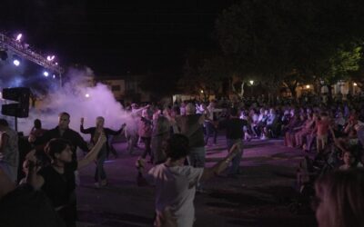 El PÚBLICO ACOMPAÑÓ LA PRIMERA NOCHE DE MÚSICA EN LA ESTACIÓN, EL CLÁSICO DE LOS VERANOS