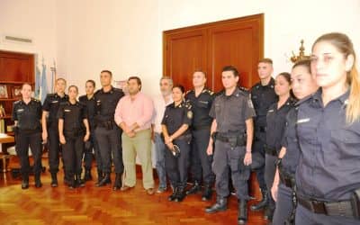 Fernández le dio la bienvenida a 11 efectivos de la policía bonaerense