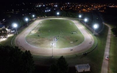 EL MUNICIPIO INAUGURÓ LA OBRA DE ILUMINACIÓN Y PUESTA EN VALOR DEL POLIDEPORTIVO, EN OTRO HECHO SIGNIFICATIVO PARA EL DEPORTE Y LA COMUNIDAD