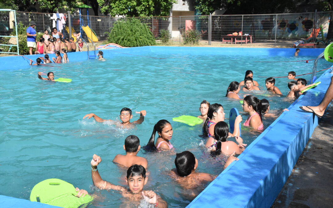 EL VERANO SE DISFRUTA EN LA PILETA DE CASA DEL NIÑO