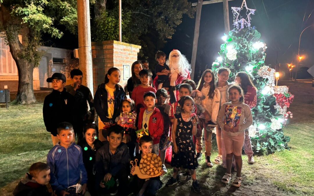 PAPÁ NOEL VISITÓ GIRODÍAS Y REGALÓ JUGUETES A LOS CHICOS