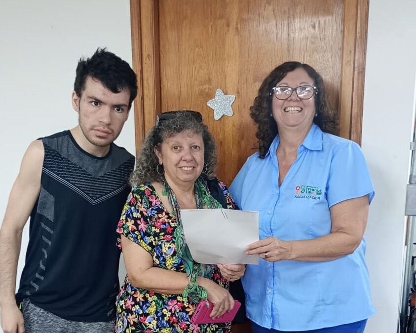 PREMIOS ESTÍMULO: OTRA VECINA SE ACERCÓ AL MUNICIPIO A RETIRAR SU ORDEN DE COMPRA