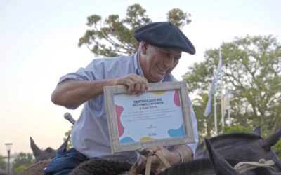 LA COMUNIDAD ACOMPAÑÓ EL MERECIDO RECONOCIMIENTO AL TROPILLERO JUAN VARELA