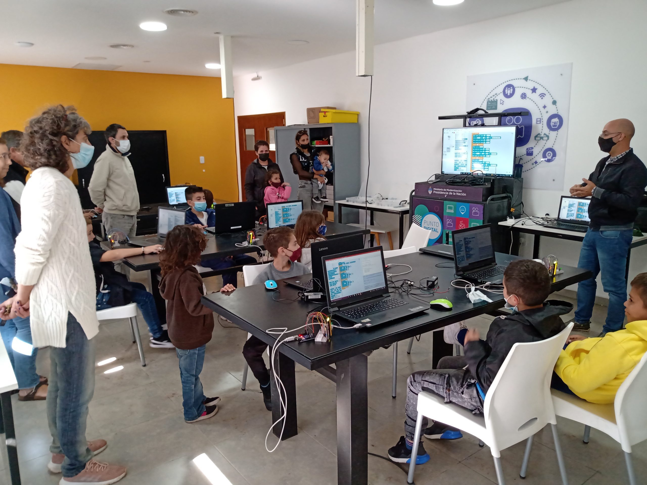 CON UN PROYECTO VINCULADO A LA ENSEÑANZA Y EL RESPETO POR LAS NORMAS DE TRÁNSITO TERMINÓ EL TALLER DE MBLOCK EN EL POLO CIENTÍFICO TECNOLÓGICO