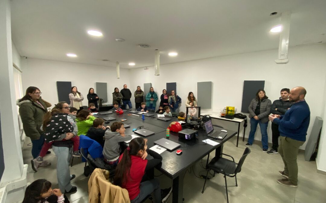 LOS CHICOS/AS ELIGIERON DIVERTIRSE Y APRENDER EN EL POLO CIENTÍFICO TECNOLÓGICO MUNICIPAL DURANTE LAS VACACIONES DE INVIERNO