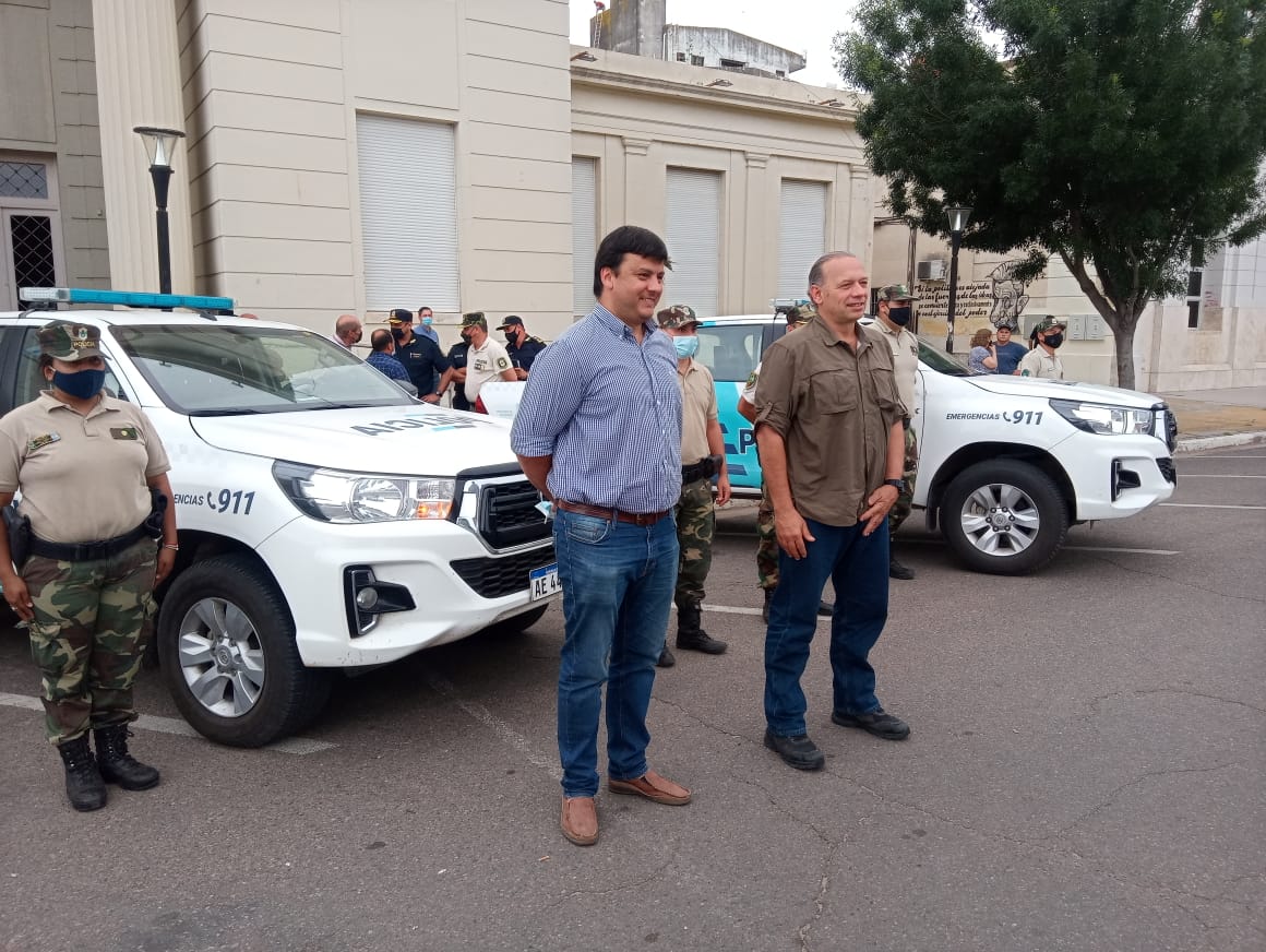 EL MINISTRO DE SEGURIDAD SERGIO BERNI VISITÓ TRENQUE LAUQUEN: SE REUNIÓ CON EL INTENDENTE INTERINO, ESTEBAN VIDAL, Y ENTREGARON TRES MÓVILES