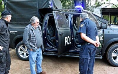 Fernández entregó un nuevo móvil policial y destacó el aporte de la Provincia en materia de seguridad