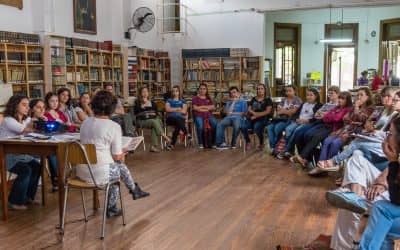 Capacitación en la Biblioteca Rivadavia para docentes de la Escuela Municipal