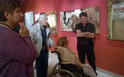 Residentes del Hogar Castella visitaron la exposición de Gabriel Maino
