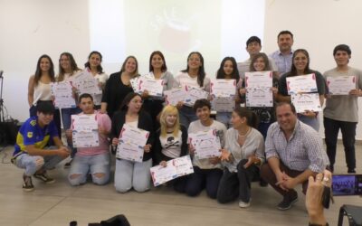 APRENDER A EMPRENDER: 14 JÓVENES BECADOS COMPLETARON LA EXPERIENCIA DE CREAR SU PRIMER EMPRENDIMIENTO