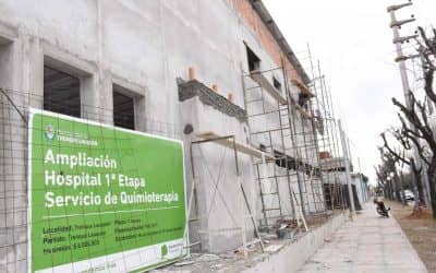 Ya se colocan los pisos en la obra de Oncología del Hospital Municipal